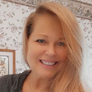 Meet your Posher, Holly